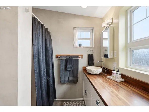 $450,000 | 1625 East 13th Place, The Dalles, OR 97058
