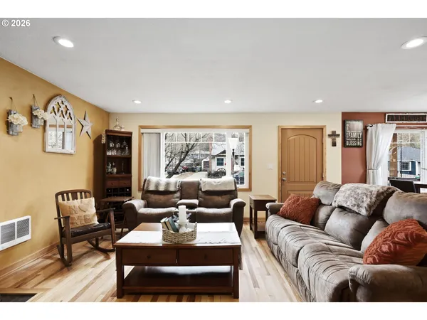 $450,000 | 1625 East 13th Place, The Dalles, OR 97058