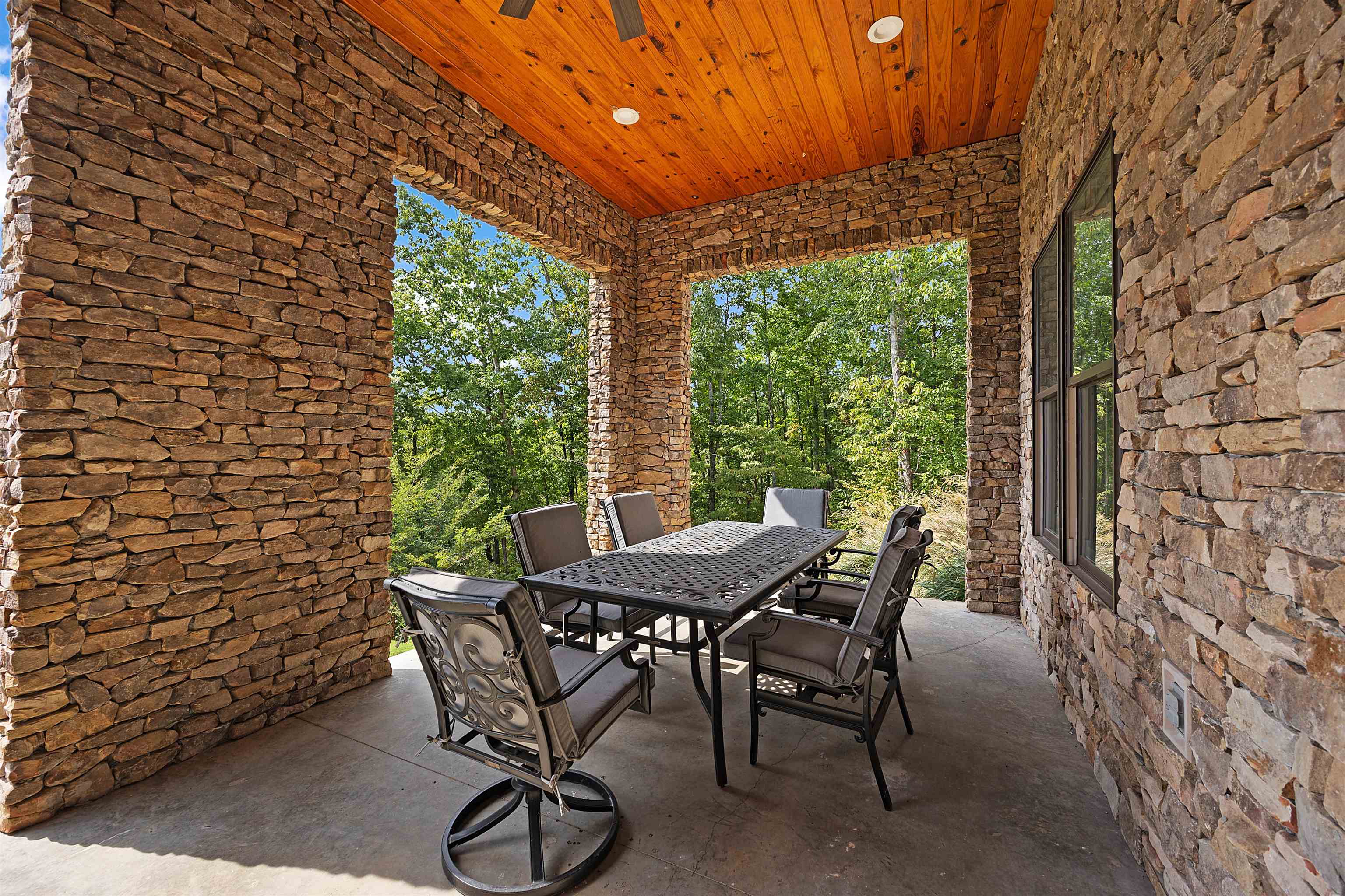 15 Daylight Cove Savannah, TN 38372 - Photo 27 of 37 a view of a patio with a table and chairs