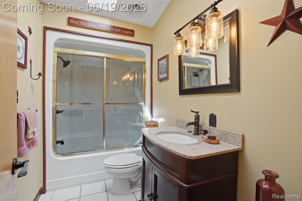 3167 Roods Lake Road Lapeer, MI 48446 - Photo 13 of 38