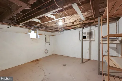 a view of utility room