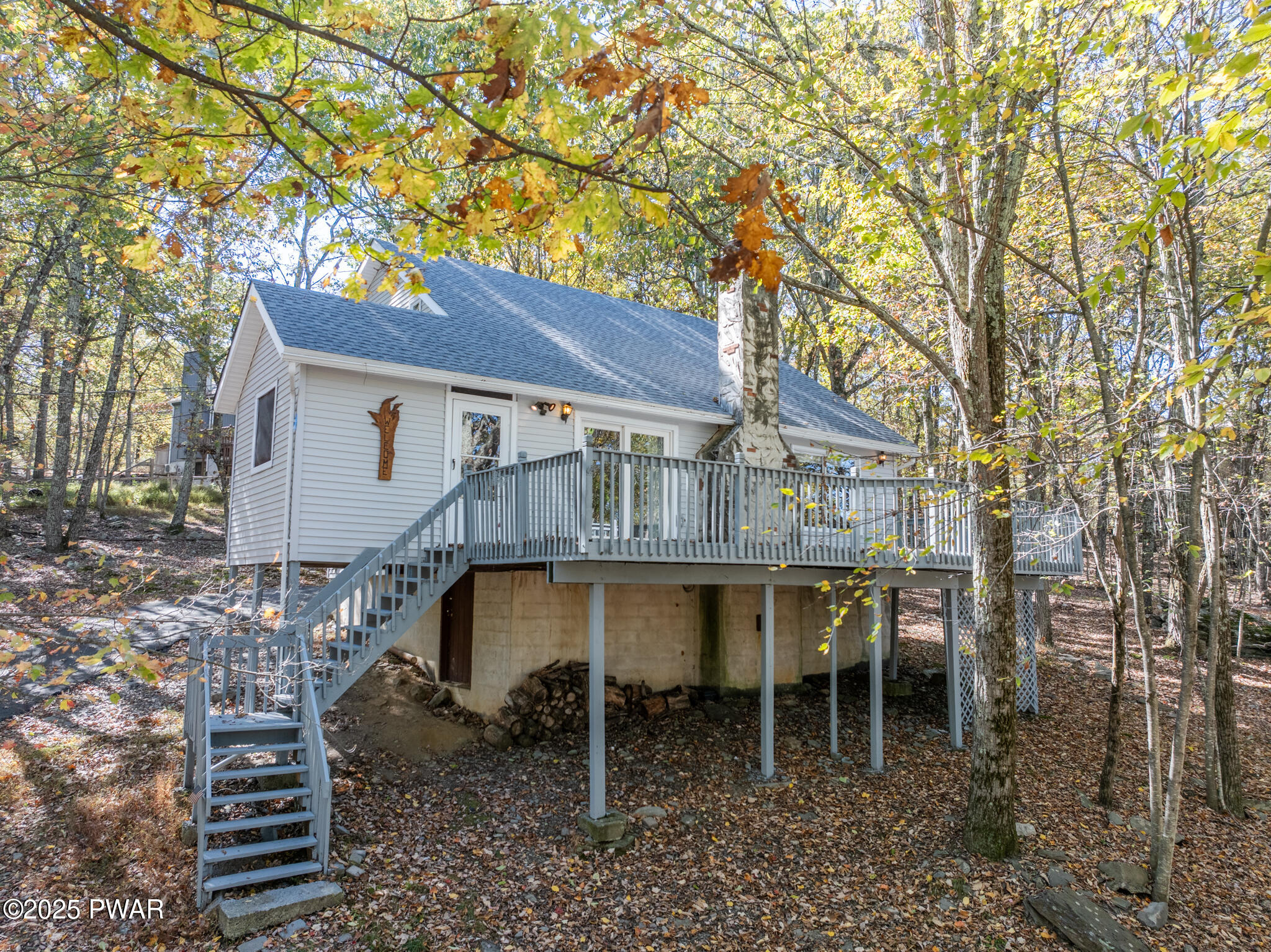 1562 Oak Lane Bushkill, PA 18324 - Photo 1 of 32