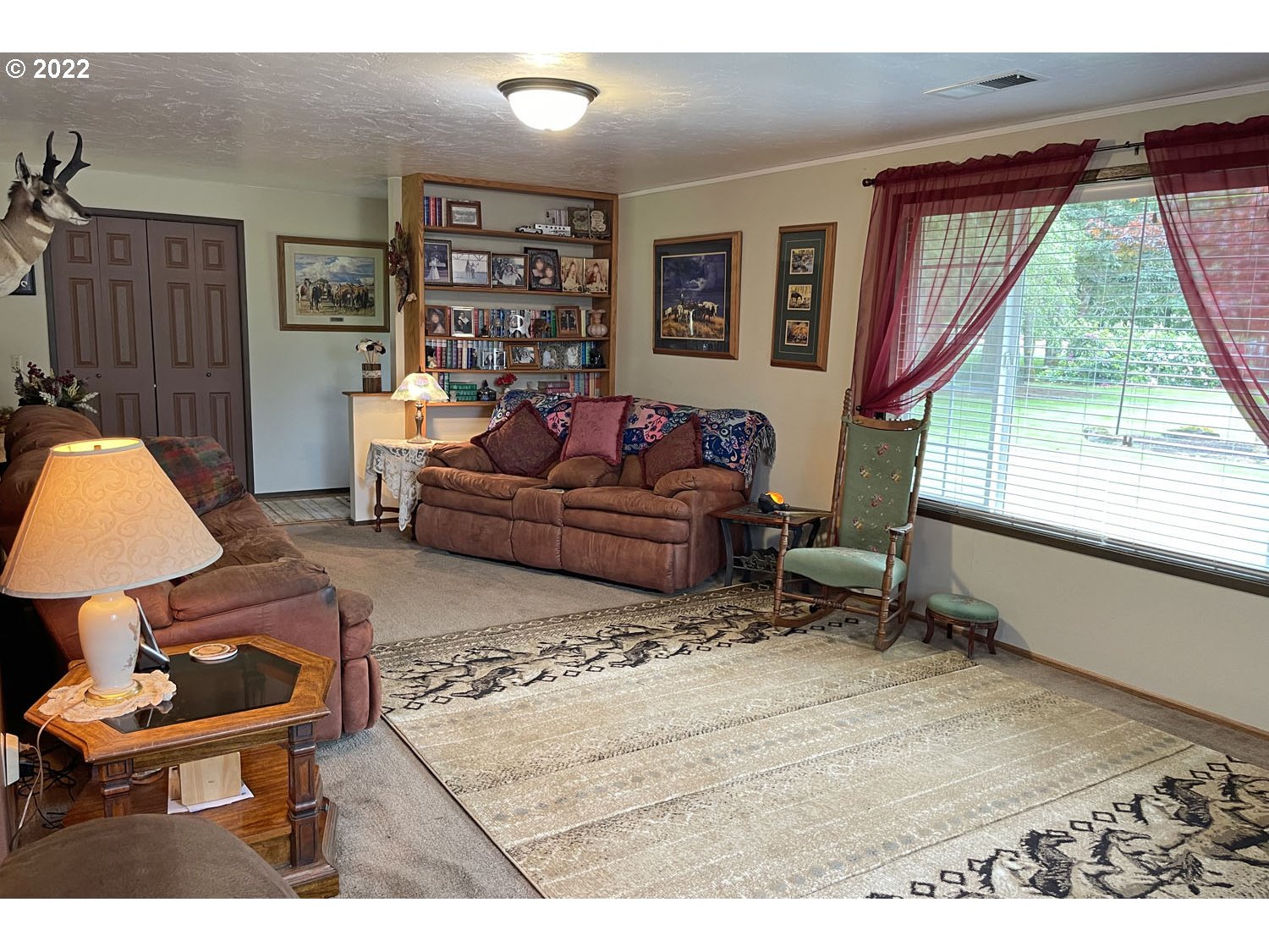 91783 Marcola Road Springfield, OR 97478 - Photo 8 of 31 a living room with furniture and a window