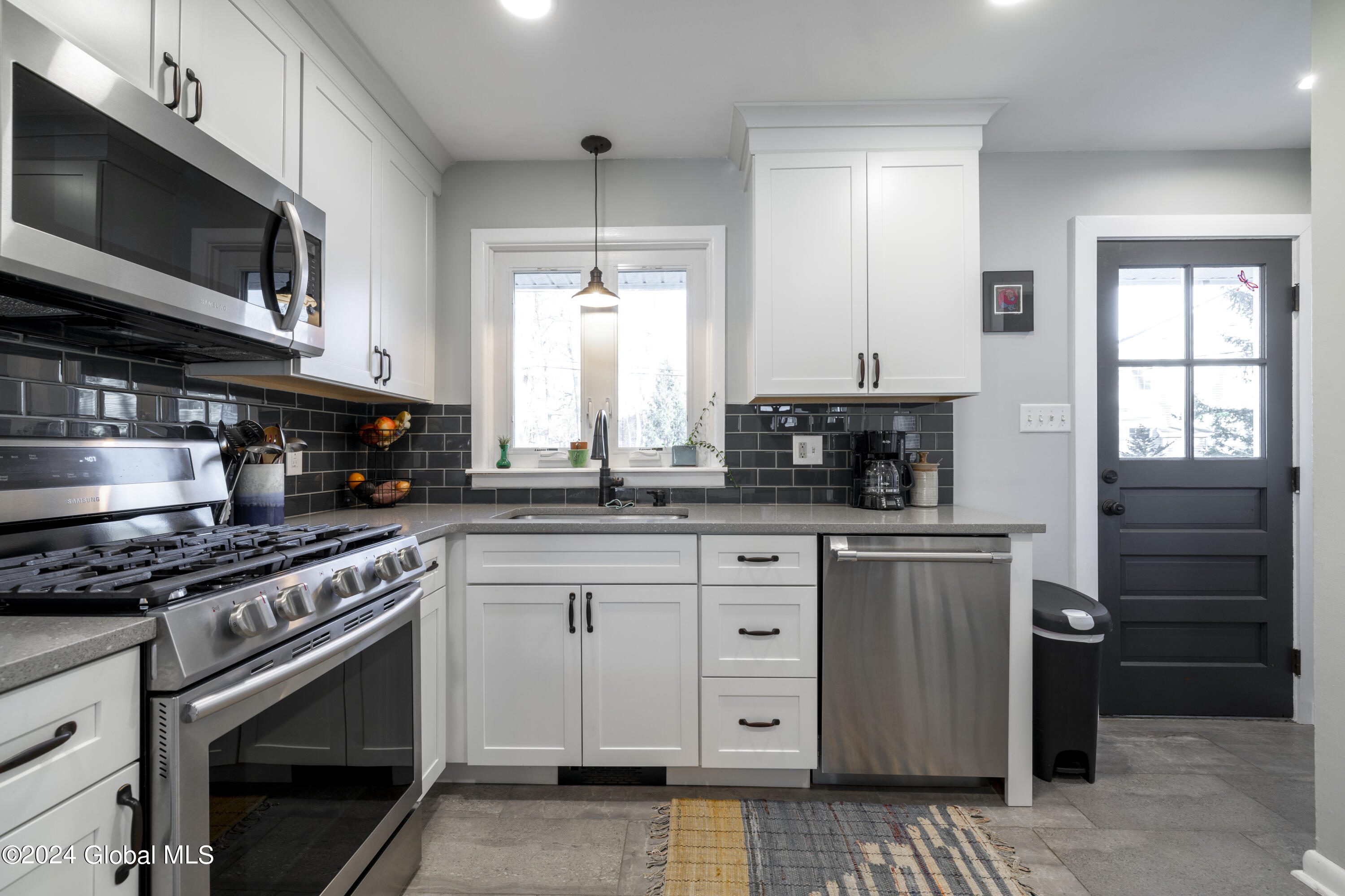 34 Delmar Place Bethlehem, NY 12054 - Photo 7 of 38 IMG_7151