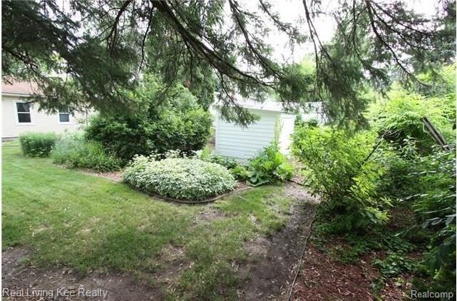 8461 Dale Center Line, MI 48015 - Photo 16 of 20 16.jpg