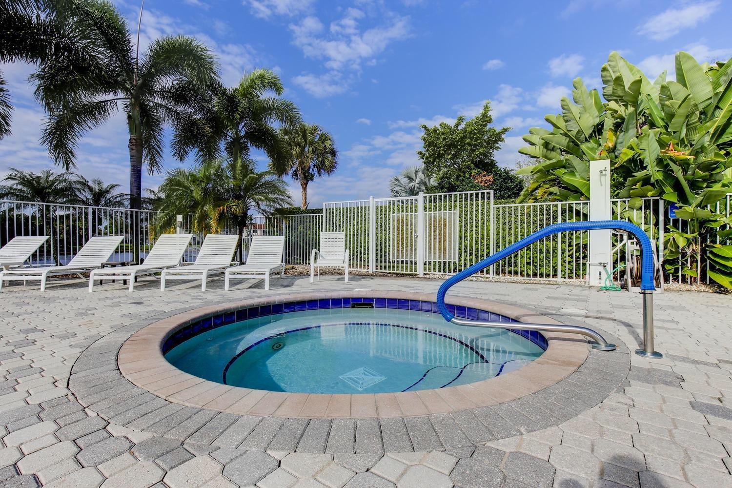 8646 Vía Reale, Unit 4 Boca Raton, FL 33496 - Photo 25 of 33 Hot Tub