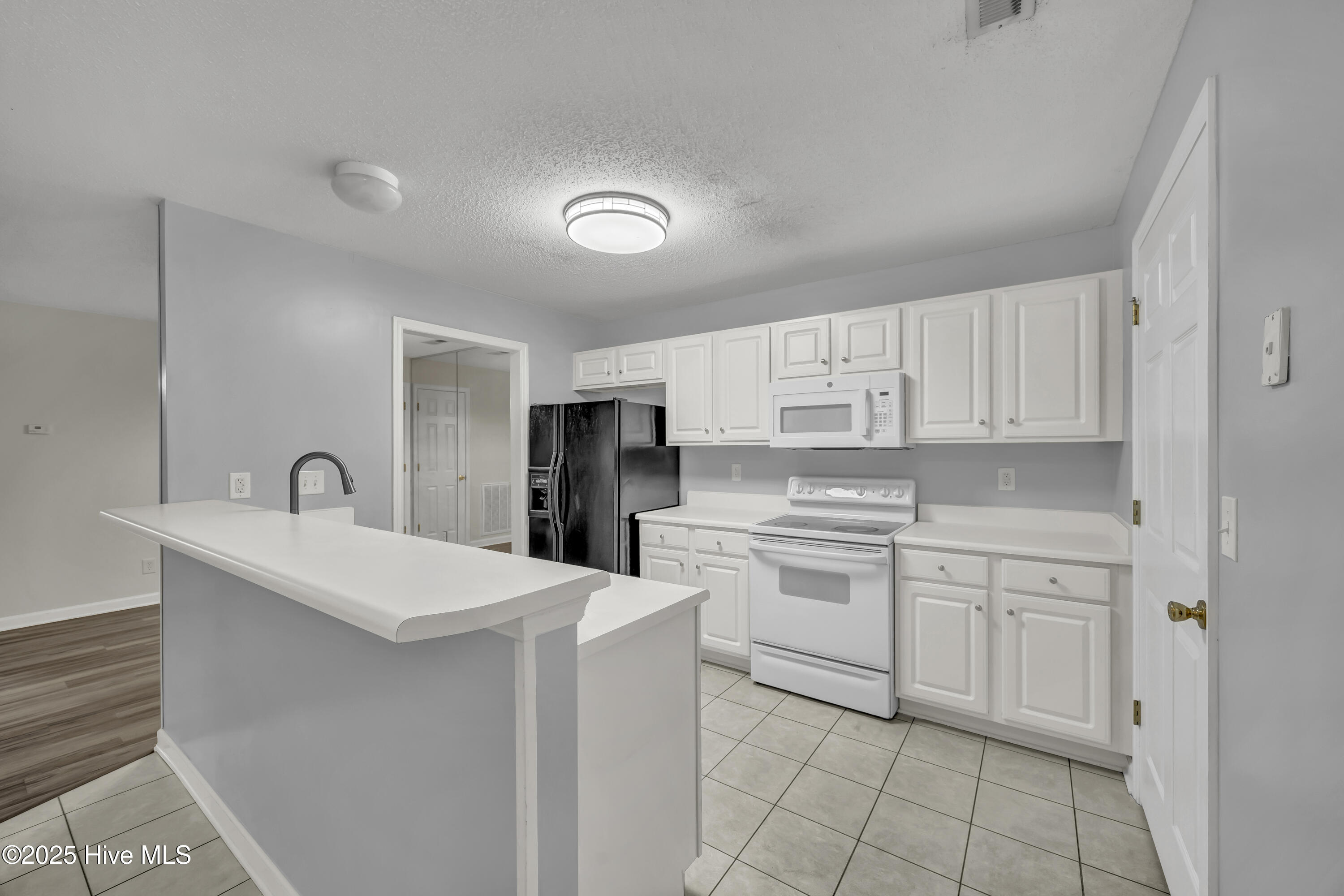 5012 Hunters Trail, Unit 7 Wilmington, NC 28405 - Photo 7 of 32 IMG_7227