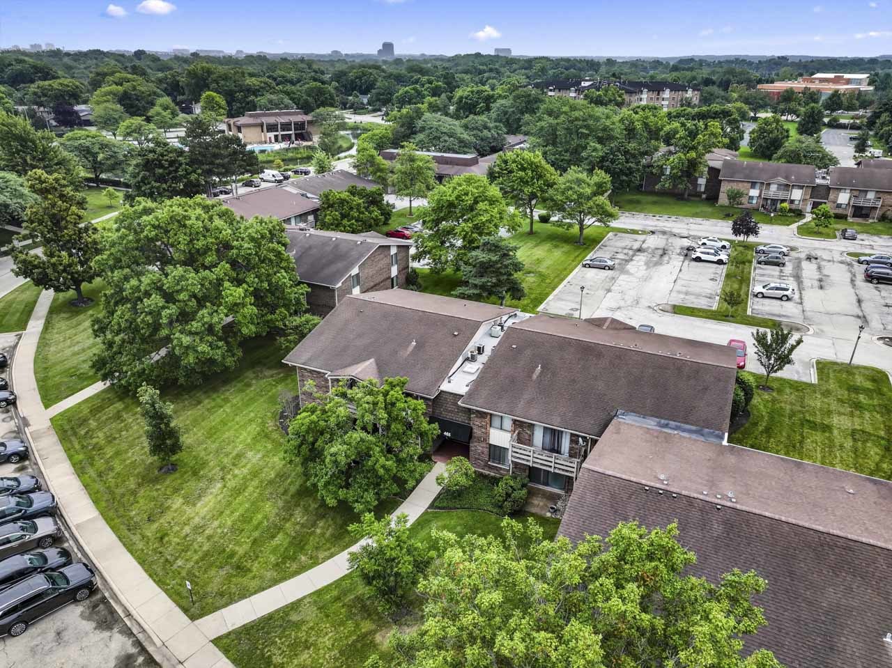 465 Raintree Court, Unit 2B Glen Ellyn, IL 60137 - Photo 2 of 21 Gallery Image 2