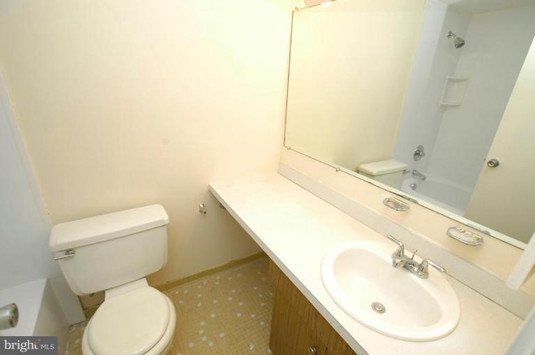 9651 White Acre Road, Unit B2 Columbia, MD 21045 - Photo 2 of 12 Bath #1