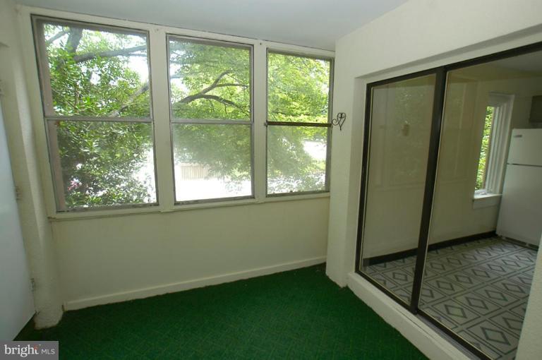 9651 White Acre Road, Unit B2 Columbia, MD 21045 - Photo 11 of 12 Sunroom