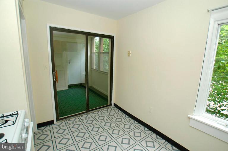 9651 White Acre Road, Unit B2 Columbia, MD 21045 - Photo 4 of 12 Kitchen #2