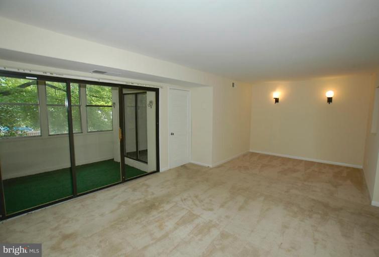 9651 White Acre Road, Unit B2 Columbia, MD 21045 - Photo 8 of 12 Dining Room