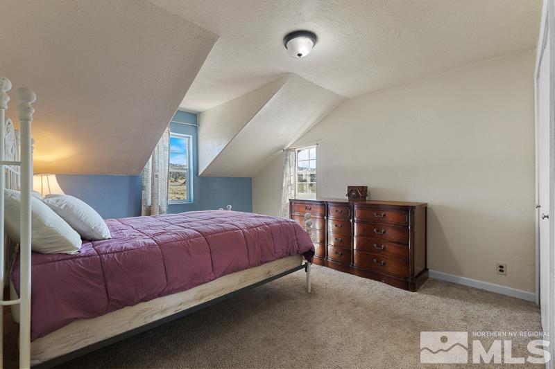 2920 Bullfrog Road Reno, NV 89521 - Photo 26 of 40 a bedroom with a bed and a night stand