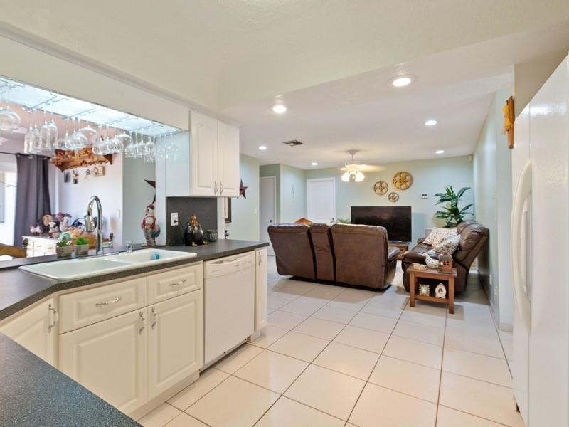 20431 Southwest 49th Court Southwest Ranches, FL 33332 - Photo 13 of 30 Photo 13