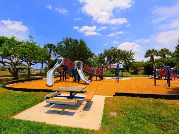 $2,000 | 4946 Serafica Drive, Unit 18, Lake Worth, FL 33461