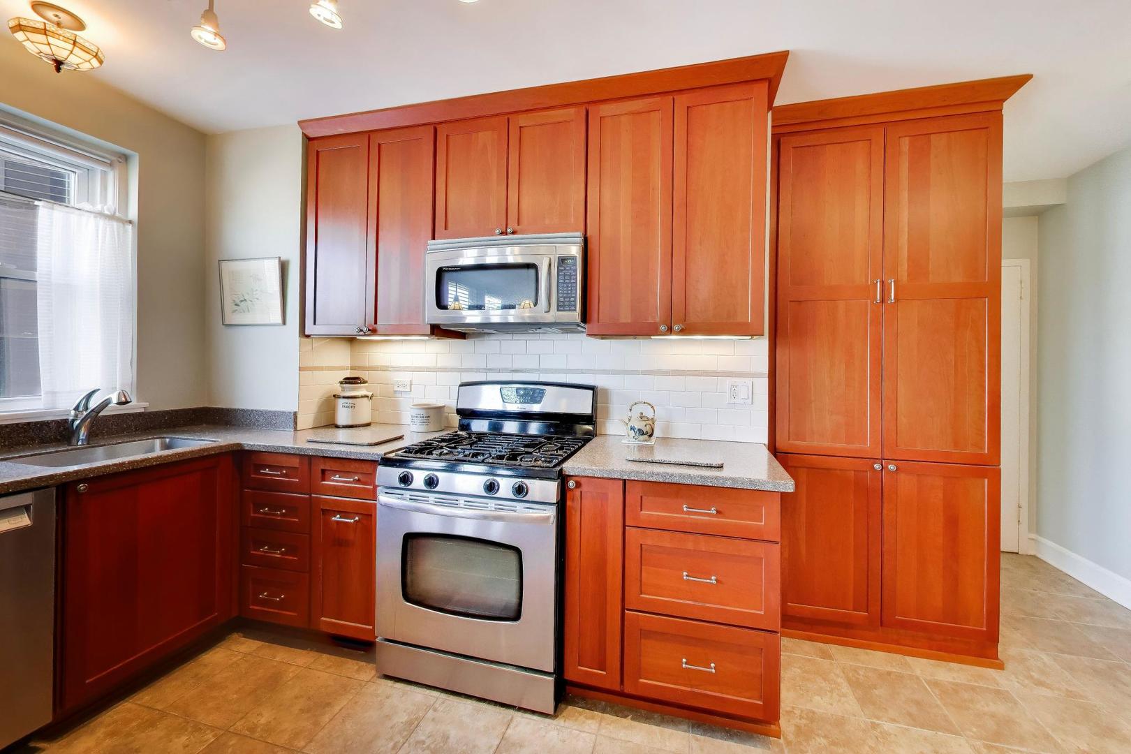 1585 Ridge Avenue, Unit 505 Evanston, IL 60201 - Photo 16 of 27