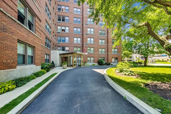 $549,000 | 1585 Ridge Avenue, Unit 505, Evanston, IL 60201