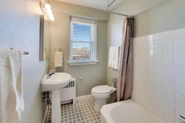 $549,000 | 1585 Ridge Avenue, Unit 505, Evanston, IL 60201