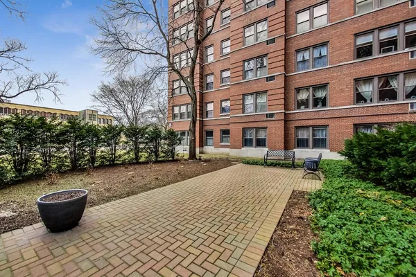 $549,000 | 1585 Ridge Avenue, Unit 505, Evanston, IL 60201