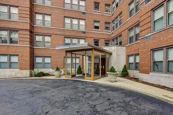 $549,000 | 1585 Ridge Avenue, Unit 505, Evanston, IL 60201
