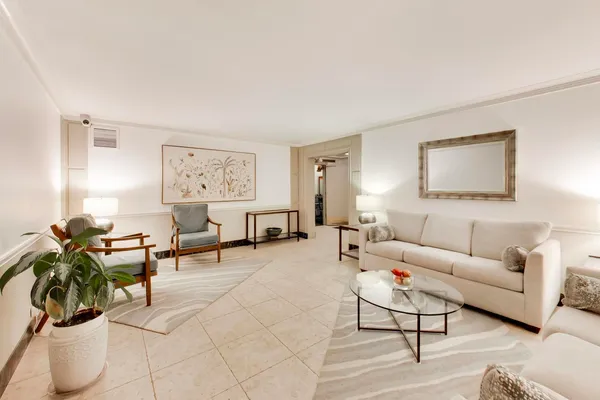 $549,000 | 1585 Ridge Avenue, Unit 505, Evanston, IL 60201