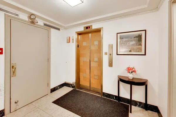 $549,000 | 1585 Ridge Avenue, Unit 505, Evanston, IL 60201