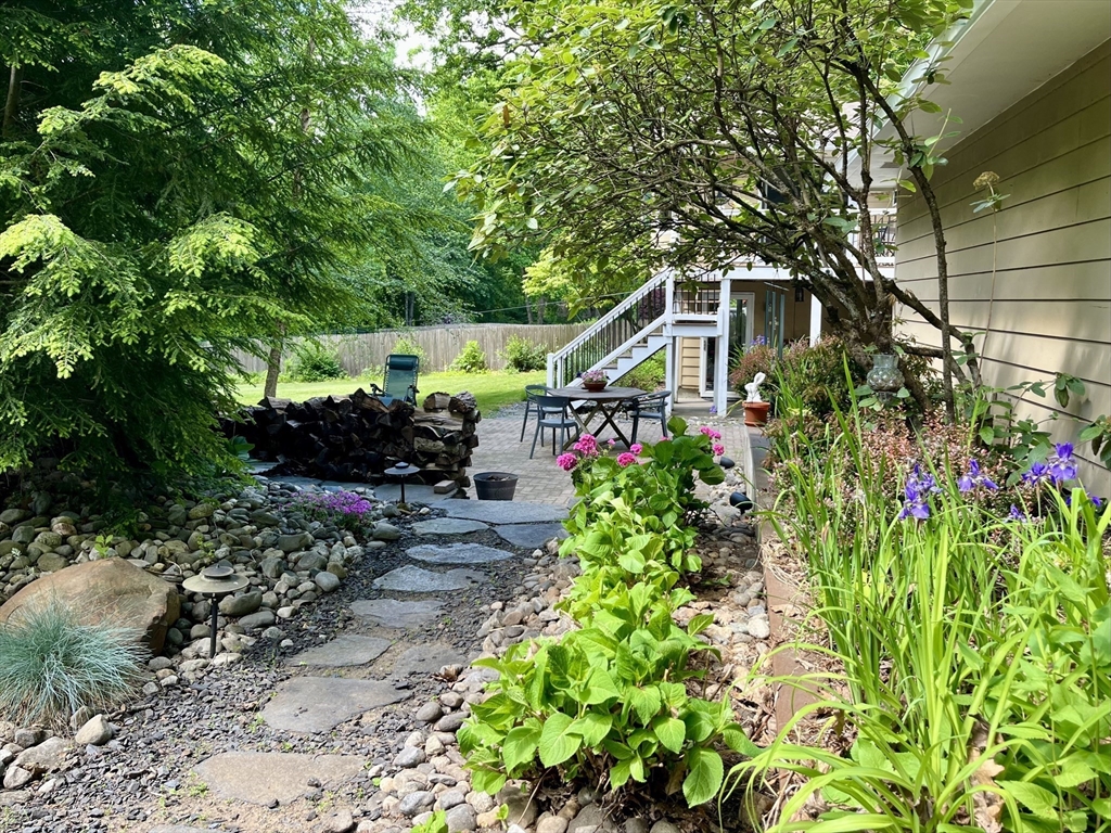 866 Burts Pit Road Northampton, MA 01062 - Photo 6 of 42