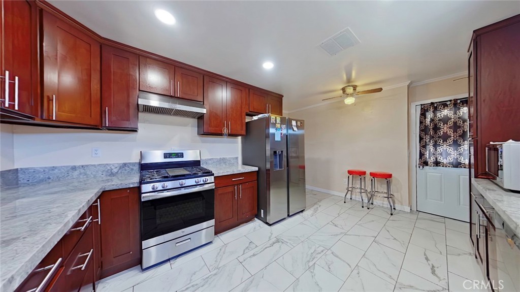 7664 Beckett Street Tujunga, CA 91042 - Photo 5 of 42