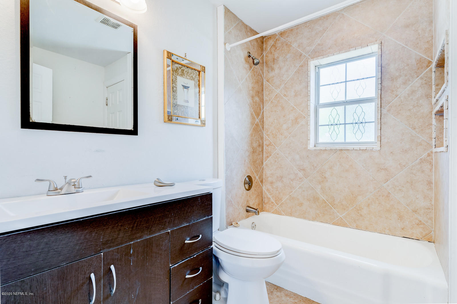 11320 Guinn Road Jacksonville, FL 32218 - Photo 12 of 17 11320 Guinn Hall Bath