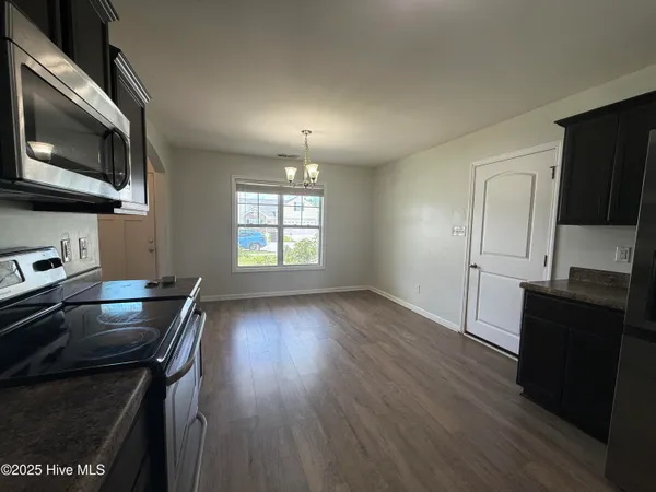 $1,750 | 100 Stonewater Lane, Jacksonville, NC 28546