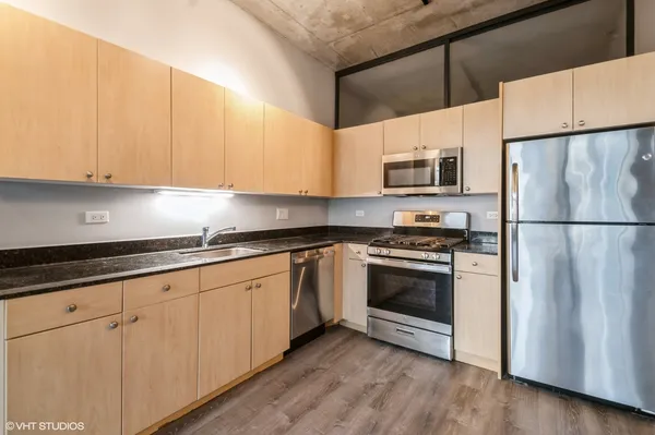 $2,200 | 235 West Van Buren Street, Unit 1421, Chicago, IL 60607