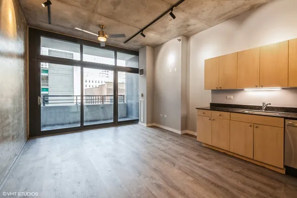 $2,200 | 235 West Van Buren Street, Unit 1421, Chicago, IL 60607