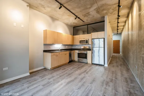 $2,200 | 235 West Van Buren Street, Unit 1421, Chicago, IL 60607