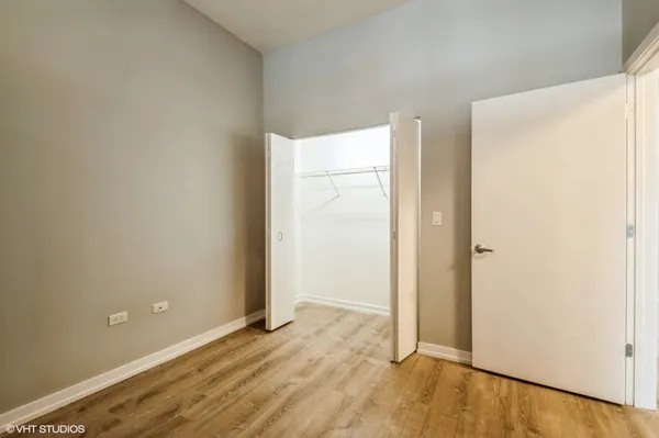 $2,200 | 235 West Van Buren Street, Unit 1421, Chicago, IL 60607