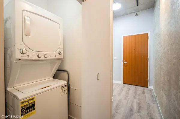 $2,200 | 235 West Van Buren Street, Unit 1421, Chicago, IL 60607