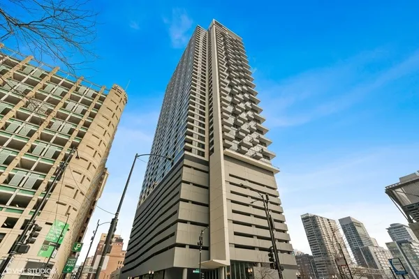 $2,200 | 235 West Van Buren Street, Unit 1421, Chicago, IL 60607