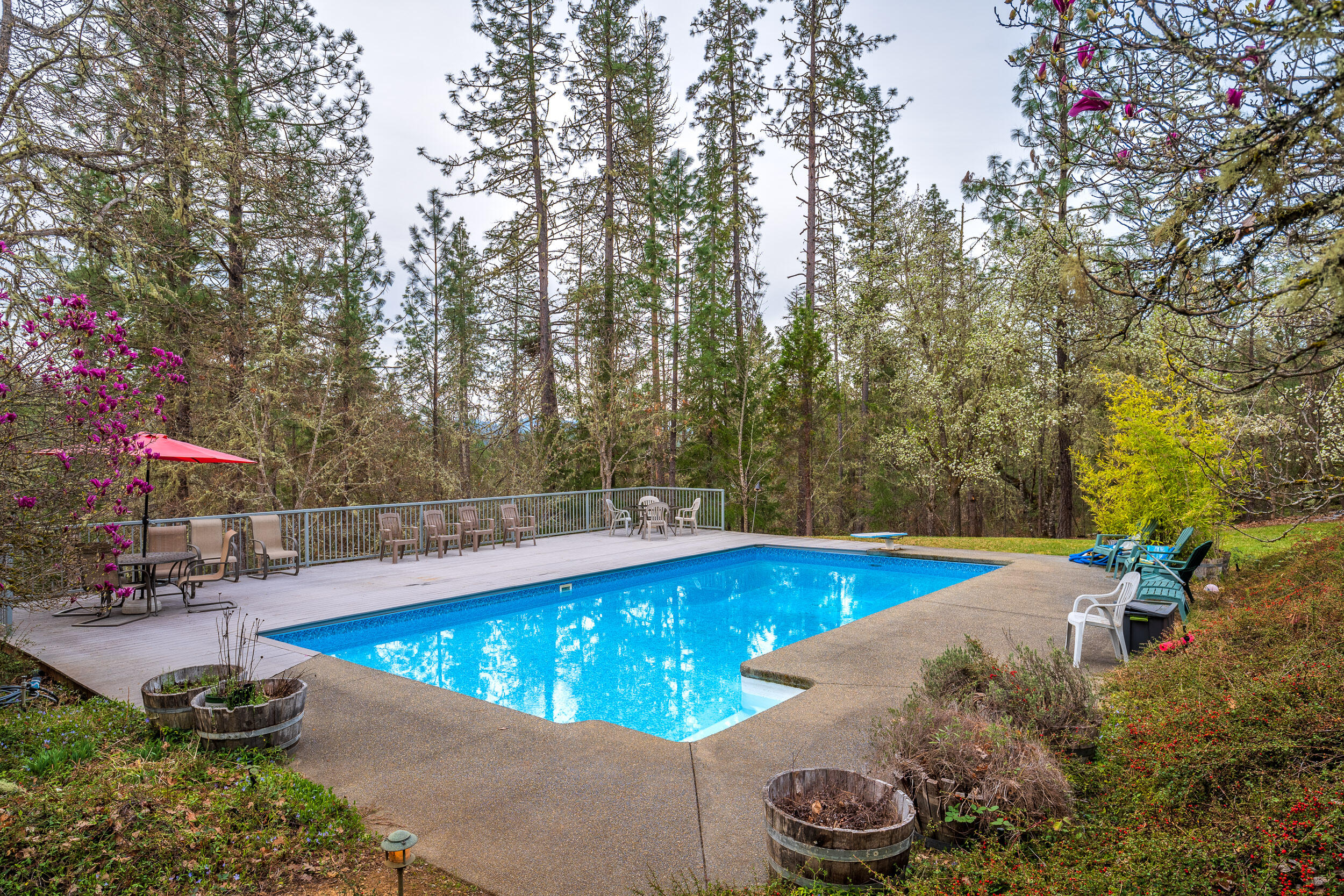 1450 Hugo Road Merlin, OR 97532 - Photo 41 of 47 35
