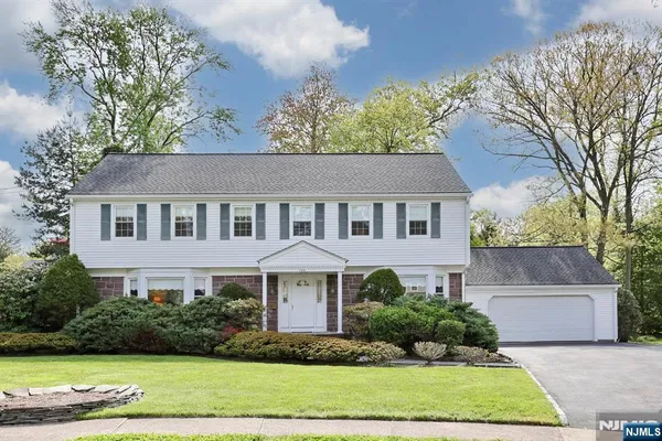 $1,299,000 | 544 Hague Court, Oradell, NJ 07649