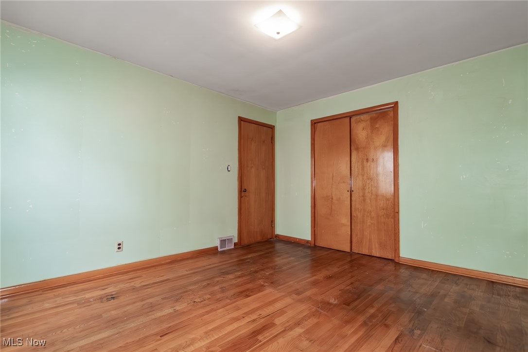 5189 Longton Road Lyndhurst, OH 44124 - Photo 13 of 21 First floor bedroom 1