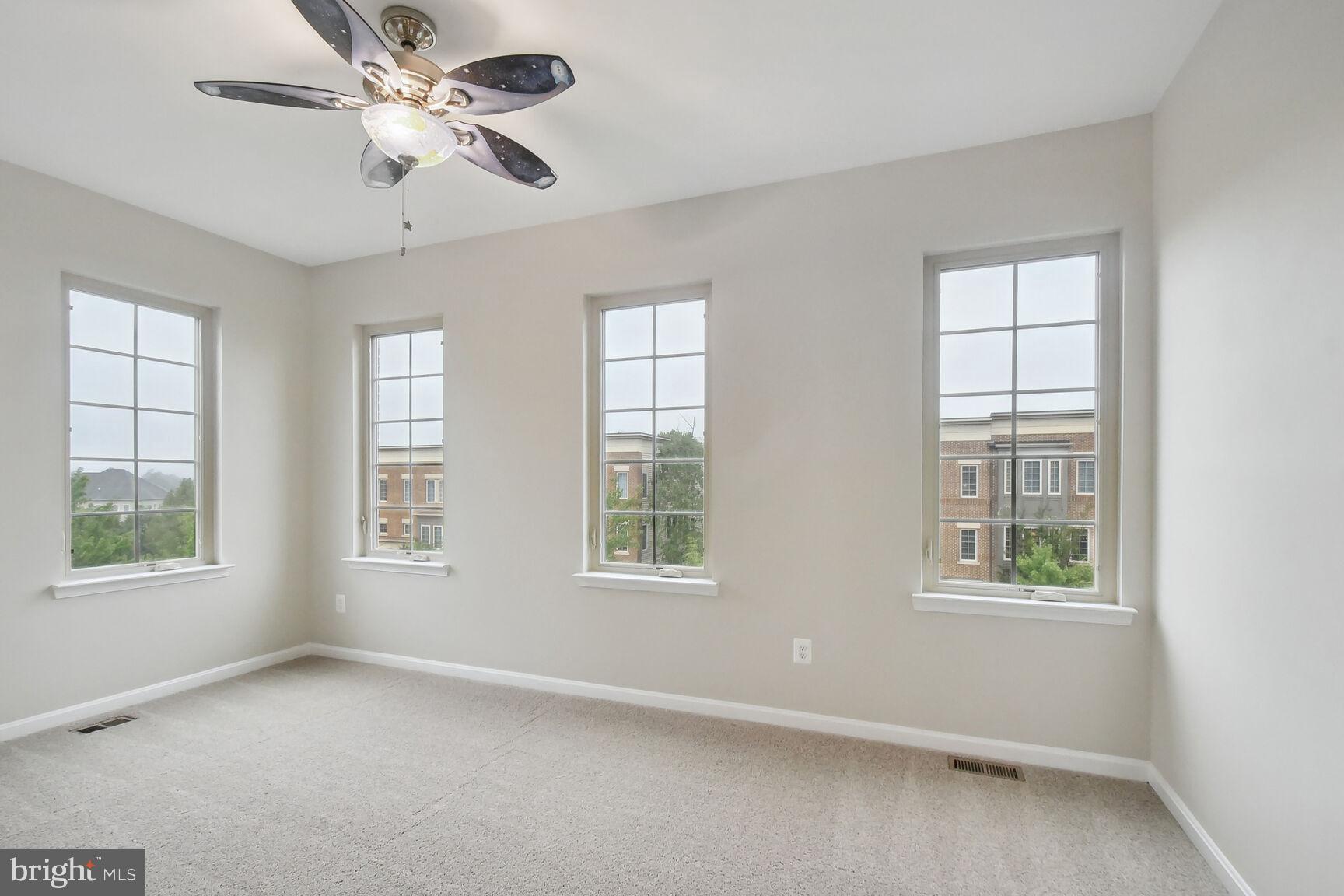 42275 Rhett Drive Brambleton, VA 20148 - Photo 18 of 39 Gallery Image 18