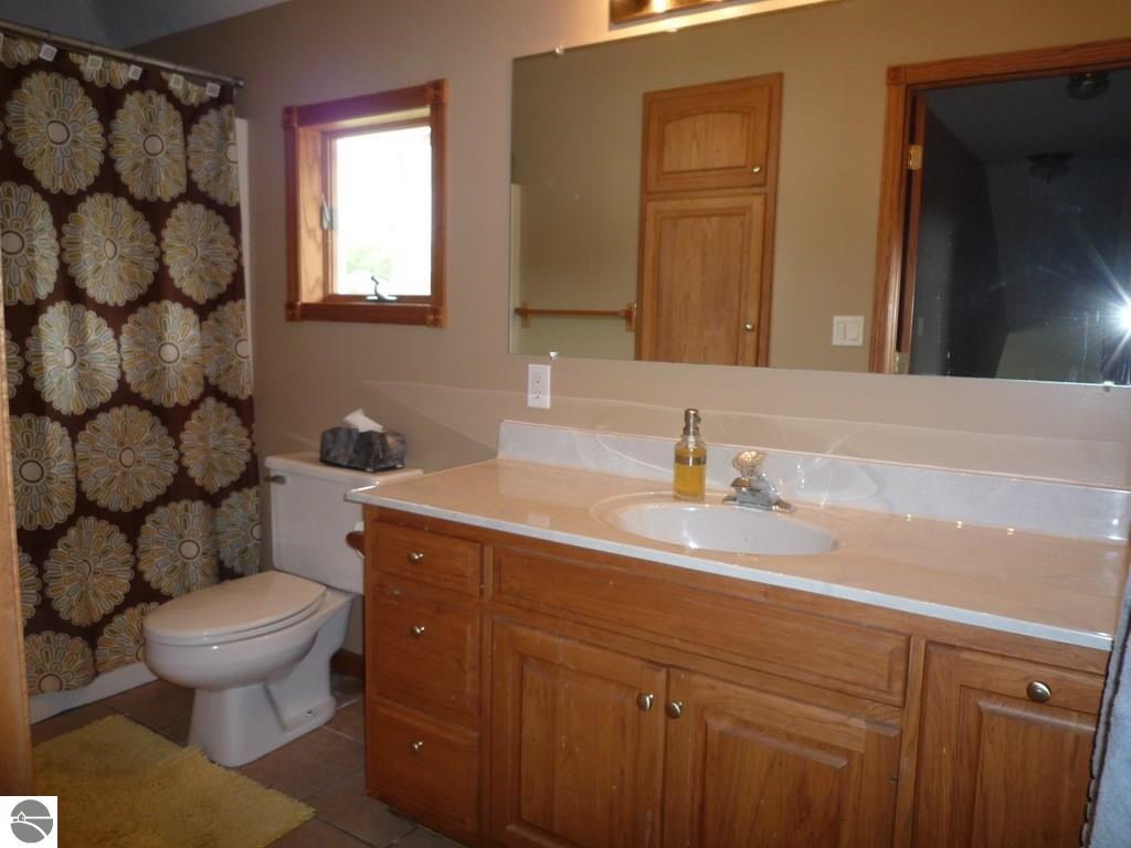 1335 West Deerfield Road Mount Pleasant, MI 48858 - Photo 27 of 36 1790383-26.JPG