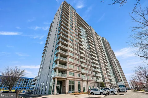 $380,000 | 901 North Penn Street, Unit F1609, Philadelphia, PA 19123