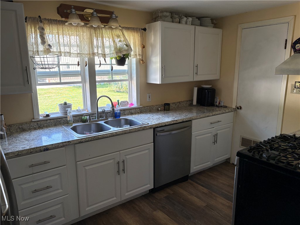 11855 Avon Belden Road Grafton, OH 44044 - Photo 4 of 34