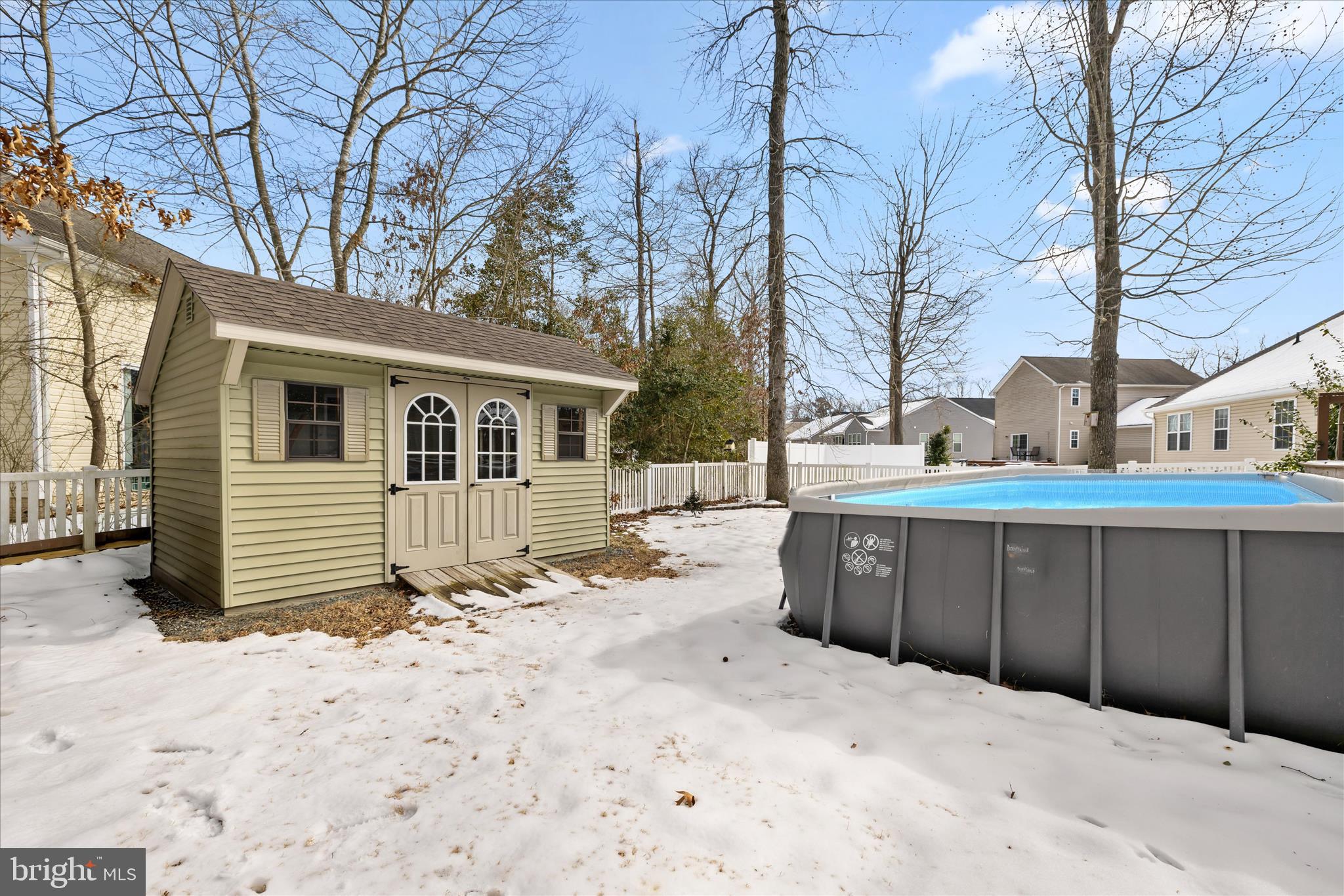 19095 Carey Lane Georgetown, DE 19947 - Photo 34 of 39 a backyard of a house with wooden fence and a tree
