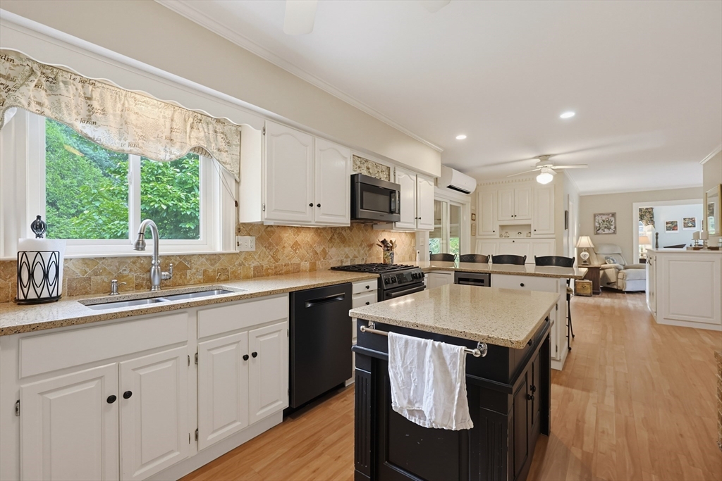 110 Chipper Hill Road Northbridge, MA 01534 - Photo 7 of 40