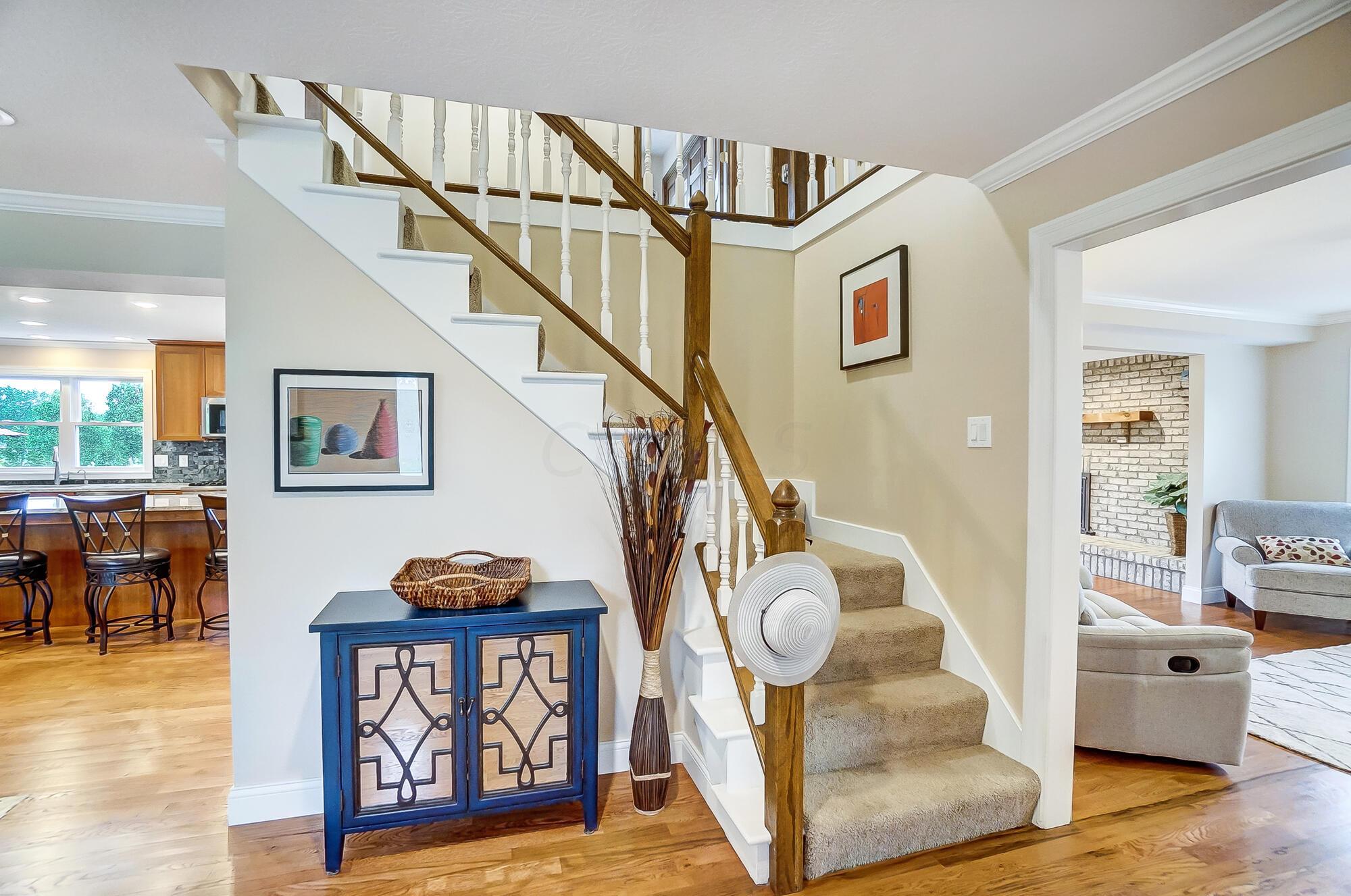 8205 Roberts Road Hilliard, OH 43026 - Photo 42 of 81 Stairway