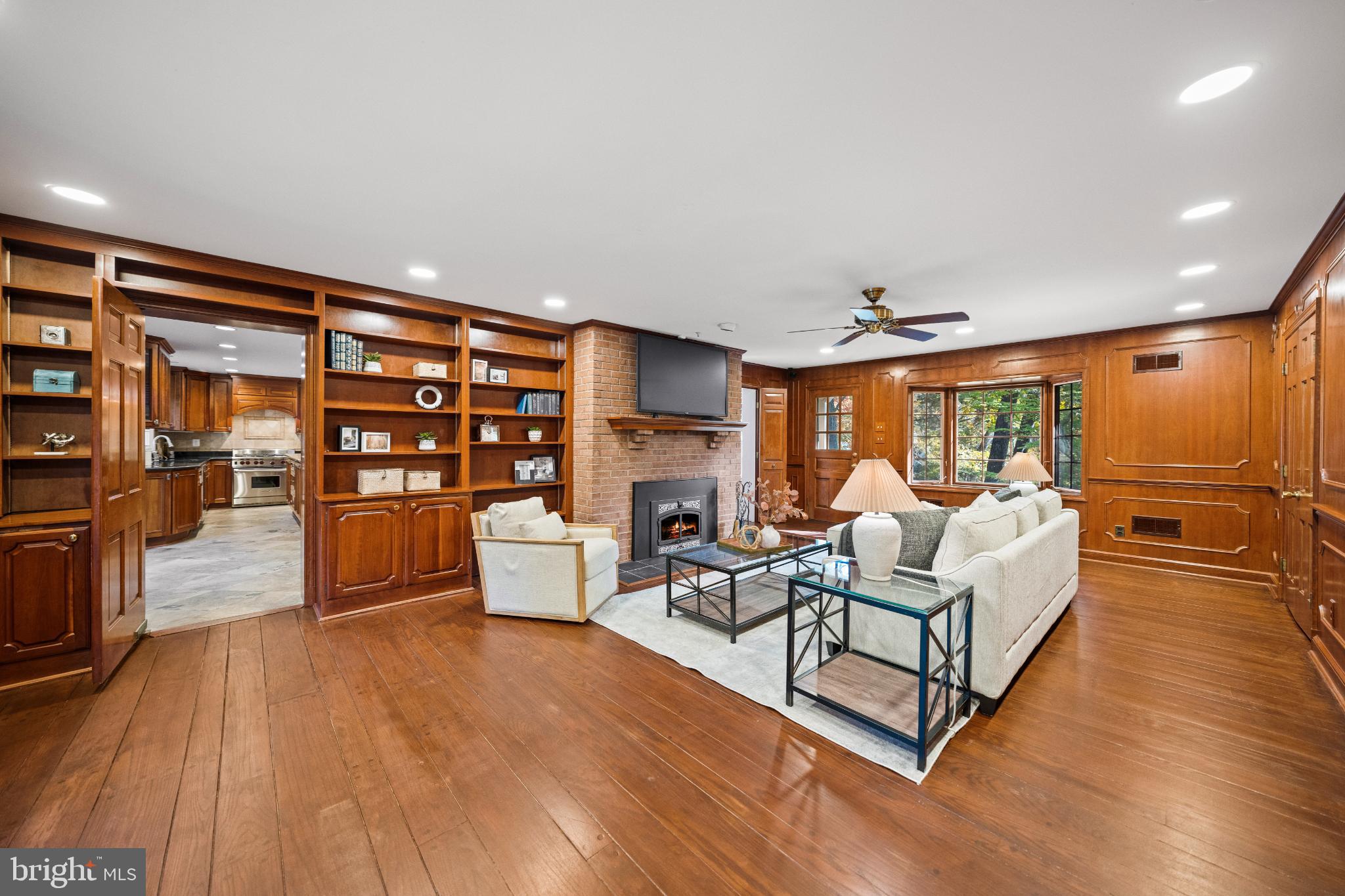 6710 Wemberly Way McLean, VA 22101 - Photo 11 of 46 Elegant wood-paneled retreat