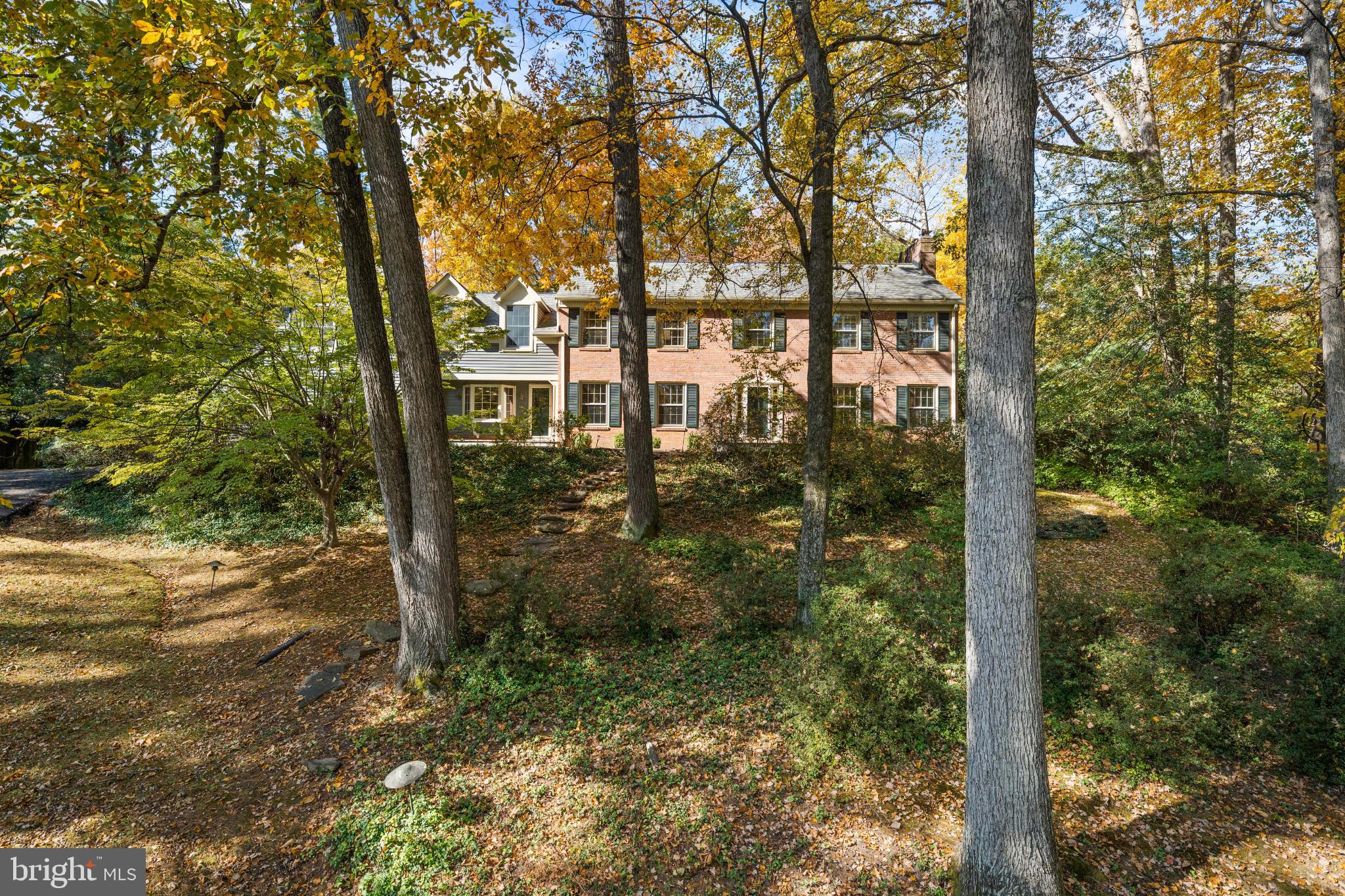 6710 Wemberly Way McLean, VA 22101 - Photo 2 of 46 Exceptional, 1.24 acre estate site
