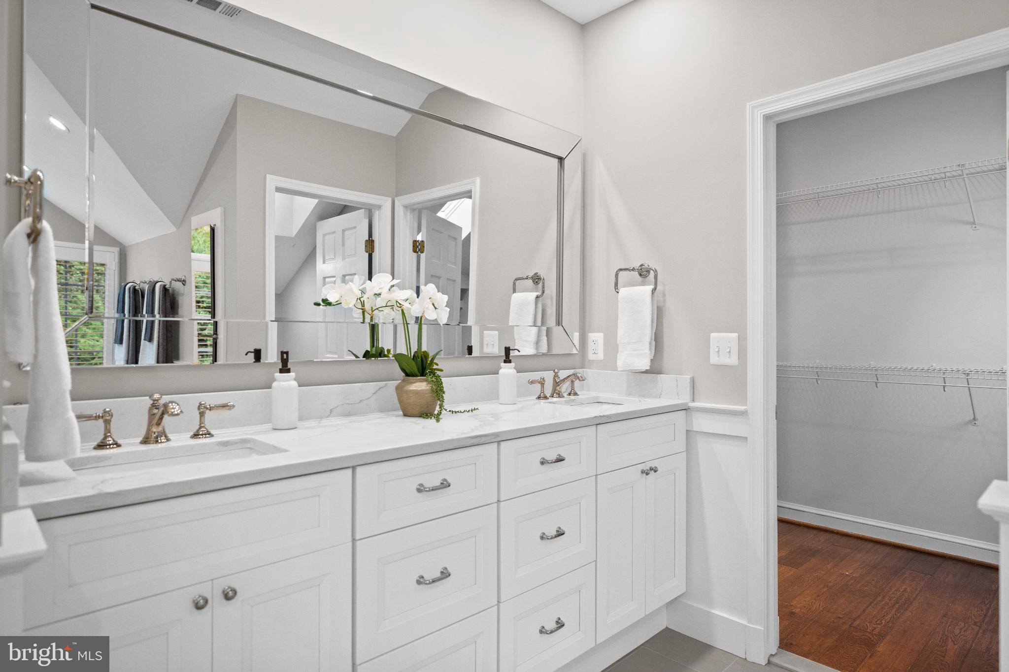 6710 Wemberly Way McLean, VA 22101 - Photo 30 of 46 Elegant dual-sink bathroom