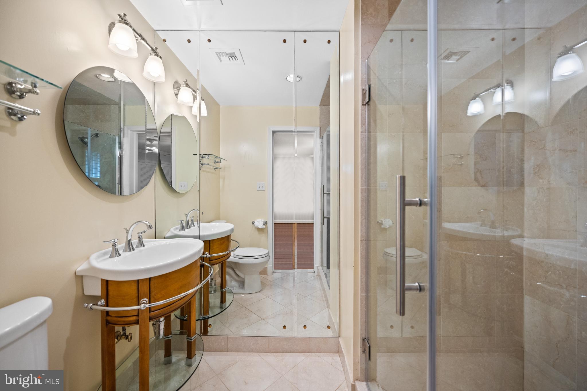 6710 Wemberly Way McLean, VA 22101 - Photo 34 of 46 En suite bathroom